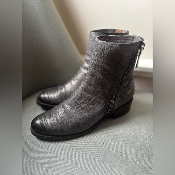 FRYE | leather Demi zip bootie in pewter | size 9 - Picture 6 of 9